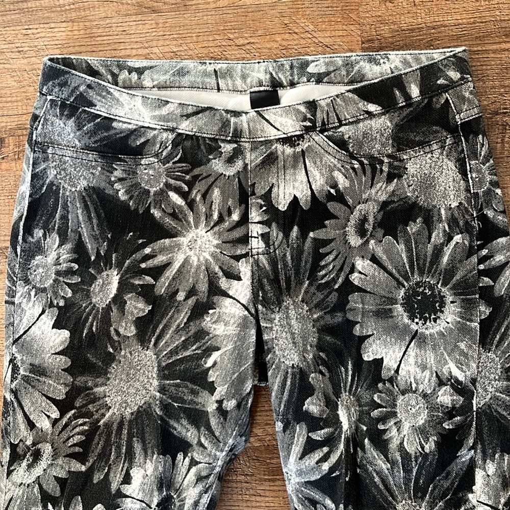 HUE Legging Size Small - Picture 2 of 4